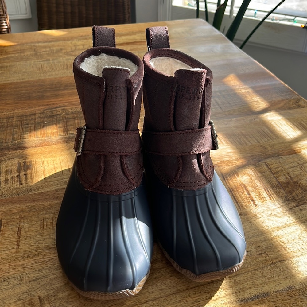 Sperry Top- Sider boots in size 6. Never worn